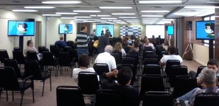 locação de TV com suporte para evento