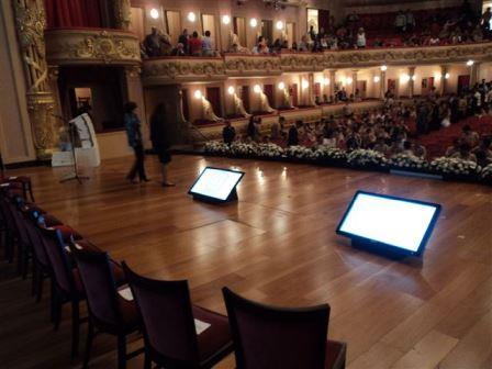 locação de monitor de retorno para palco de evento
