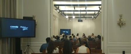 aluguel de TV com suporte e microfones para evento da Casa Firjan em Botafogo