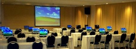 aluguel de computadores, projetor e telão para congressos